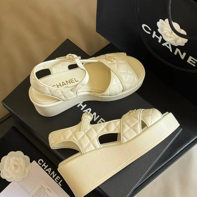 CC CLASSIC WEDGE SANDALS IN WHITE LAMBSKIN