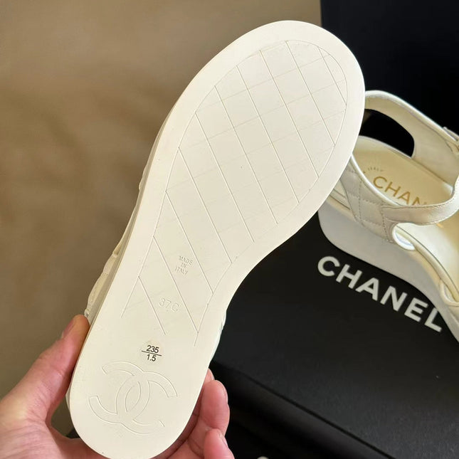 CC CLASSIC WEDGE SANDALS IN WHITE LAMBSKIN