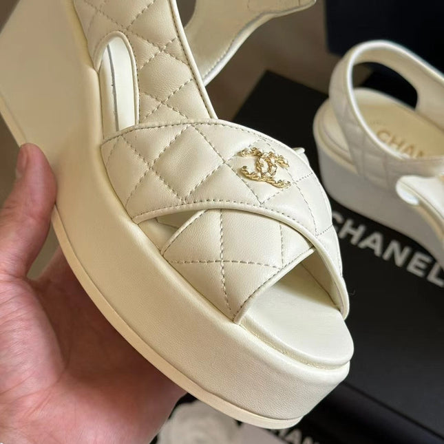 CC CLASSIC WEDGE SANDALS IN WHITE LAMBSKIN