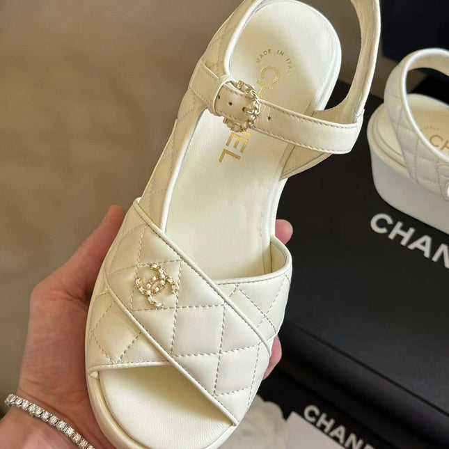 CC CLASSIC WEDGE SANDALS IN WHITE LAMBSKIN