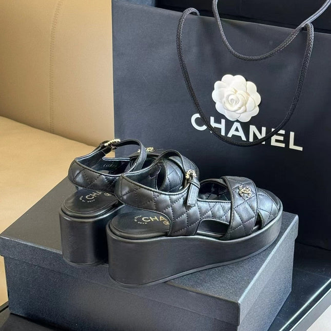 CC CLASSIC WEDGE SANDALS IN BLACK LAMBSKIN