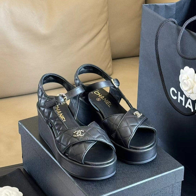 CC CLASSIC WEDGE SANDALS IN BLACK LAMBSKIN