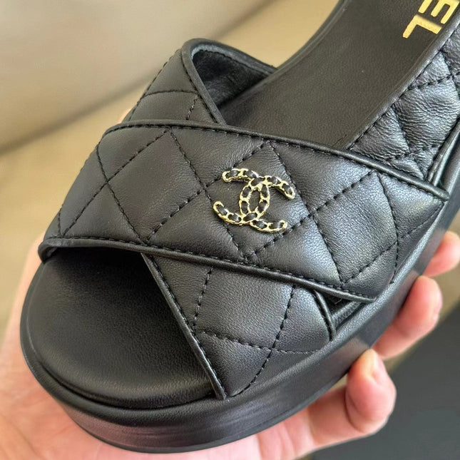 CC CLASSIC WEDGE SANDALS IN BLACK LAMBSKIN