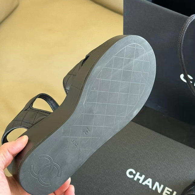 CC CLASSIC WEDGE SANDALS IN BLACK LAMBSKIN