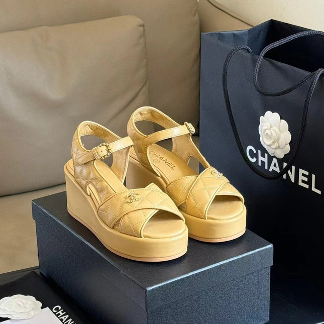CC CLASSIC WEDGE SANDALS IN LIGHT YELLOW LAMBSKIN