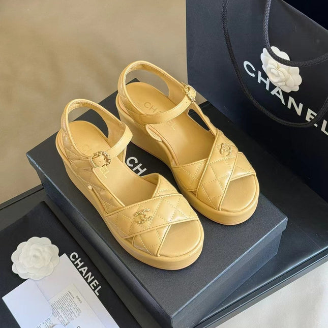 CC CLASSIC WEDGE SANDALS IN LIGHT YELLOW LAMBSKIN