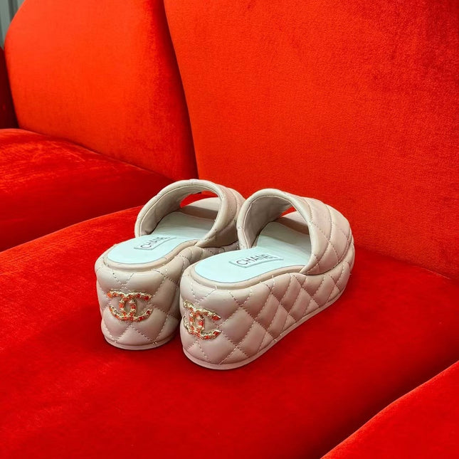 CC WEDGE HEEL BEIGE CREAM LAMBSKIN