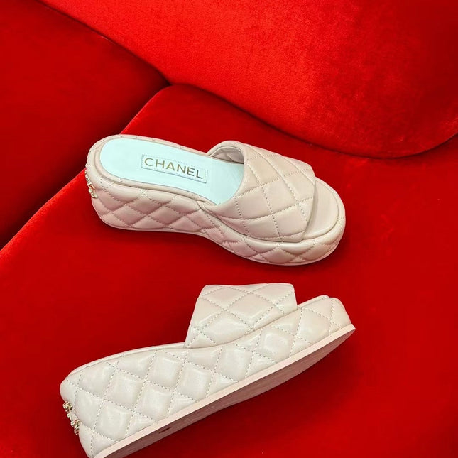 CC WEDGE HEEL BEIGE CREAM LAMBSKIN