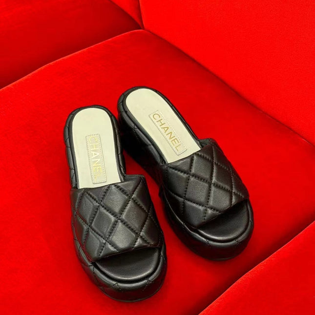 CC WEDGE HEELS BLACK LAMBSKIN
