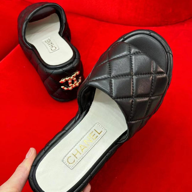 CC WEDGE HEELS BLACK LAMBSKIN