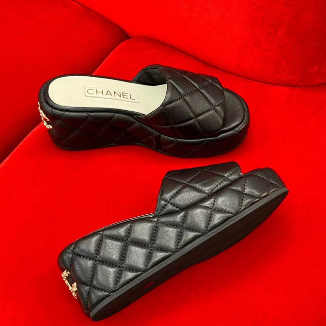 CC WEDGE HEELS BLACK LAMBSKIN