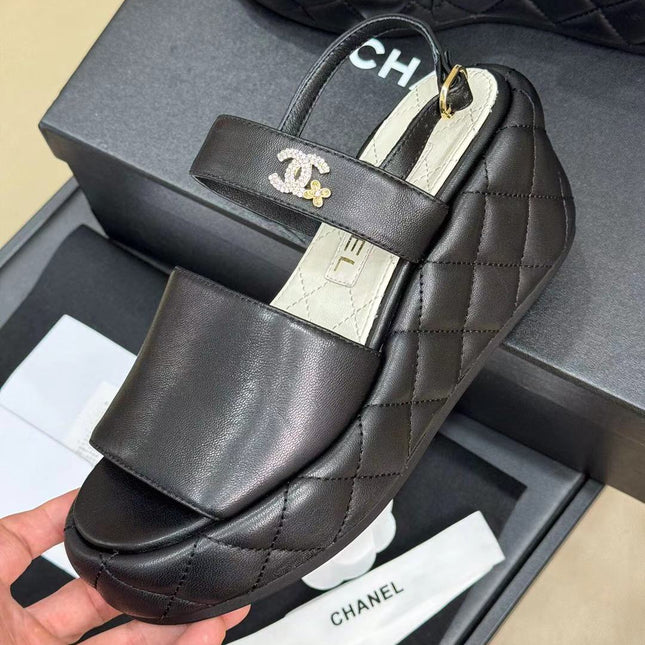 CC HIGH WEDGE SANDALS IN BLACK LAMBSKIN