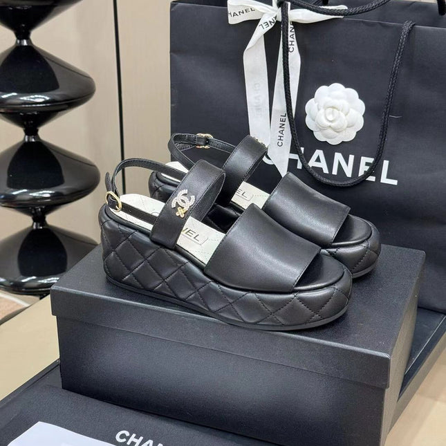 CC HIGH WEDGE SANDALS IN BLACK LAMBSKIN