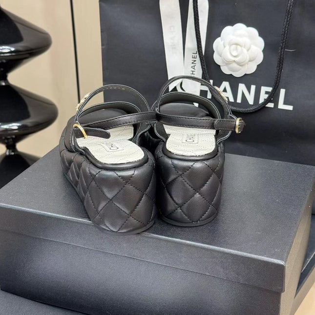 CC HIGH WEDGE SANDALS IN BLACK LAMBSKIN