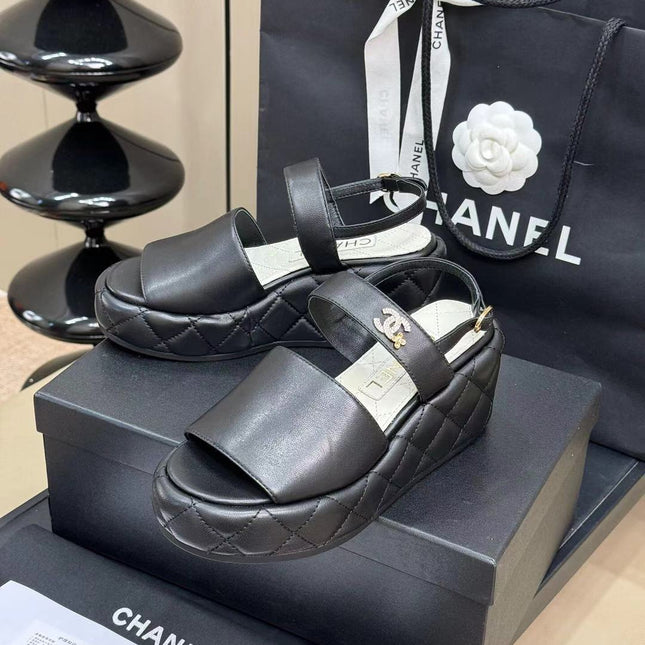 CC HIGH WEDGE SANDALS IN BLACK LAMBSKIN