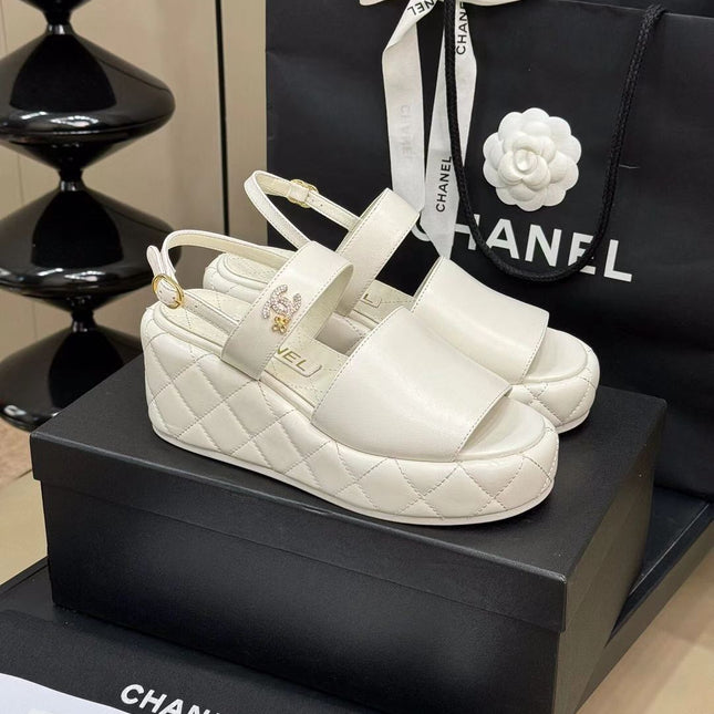 CC HIGH WEDGE SANDALS IN WHITE LAMBSKIN