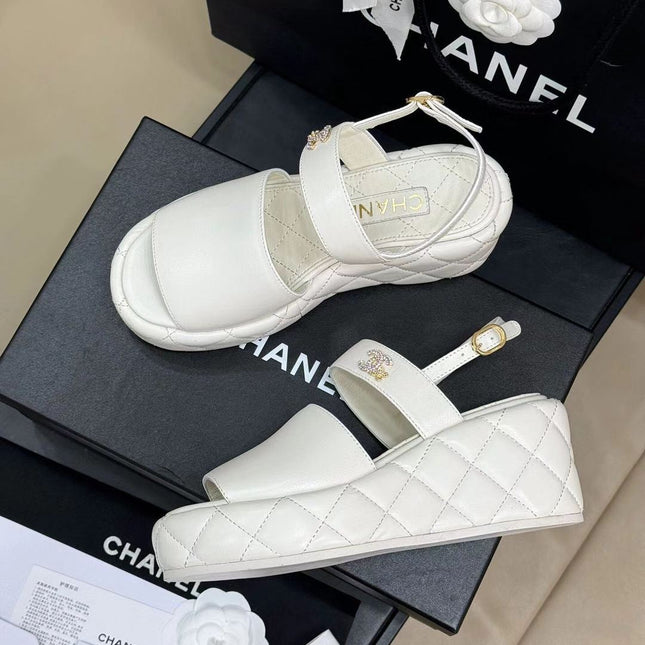 CC HIGH WEDGE SANDALS IN WHITE LAMBSKIN