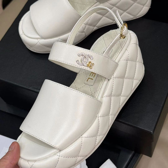 CC HIGH WEDGE SANDALS IN WHITE LAMBSKIN