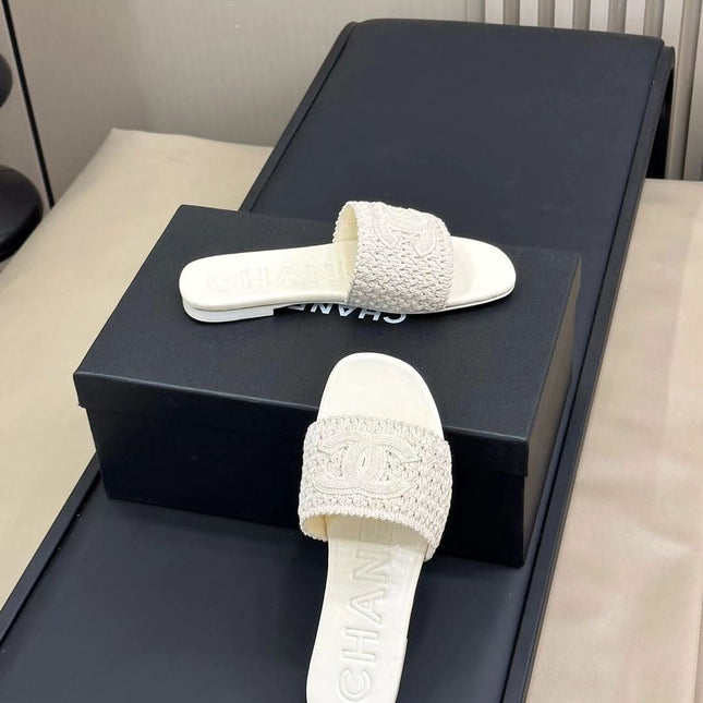 CC WOVEN SLIPPERS WHITE COWHIDE SOLE