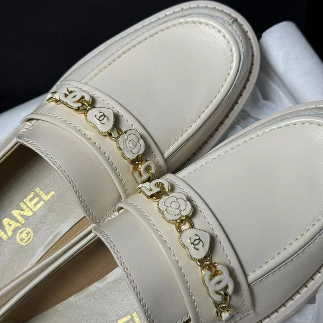 CC LOAFERS WHITE QUILTED CALFSKIN