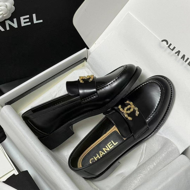 CC LOAFER BLACK CALFSKIN WITH META LOGO