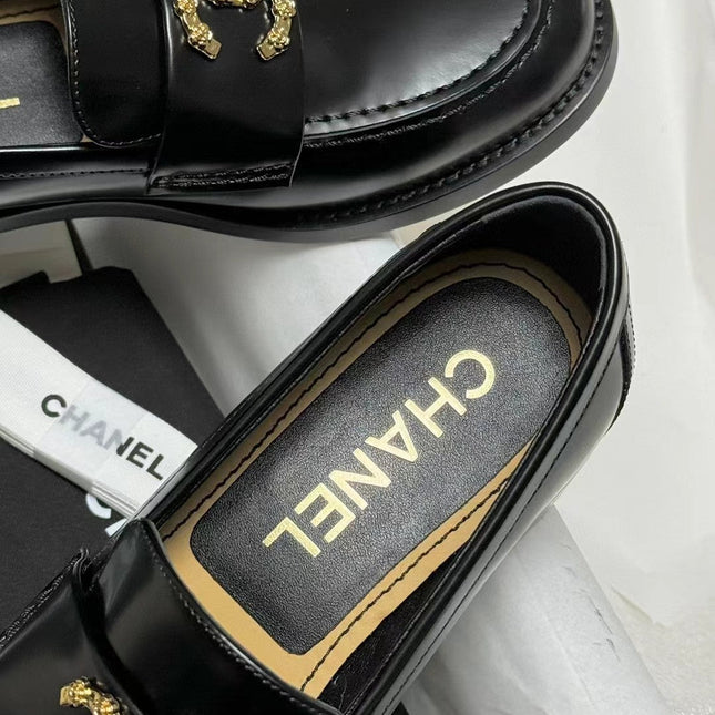 CC LOAFER BLACK CALFSKIN WITH META LOGO