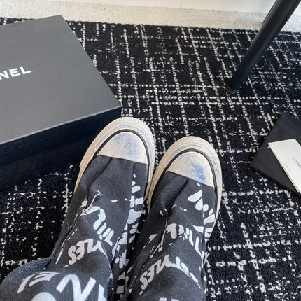 HIGH BOOTS IN BLACK CANVAS