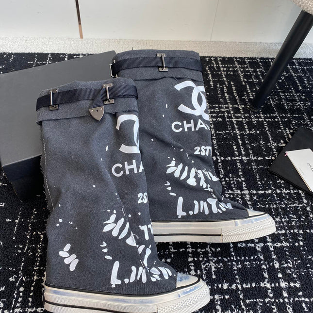 HIGH BOOTS IN BLACK CANVAS