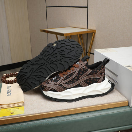 LV TRAINER IN CHOCOLATE BROWN CALFSKIN AND BREATHABLE MESH