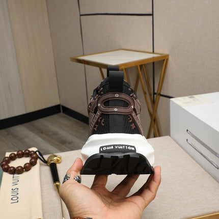 LV TRAINER IN CHOCOLATE BROWN CALFSKIN AND BREATHABLE MESH