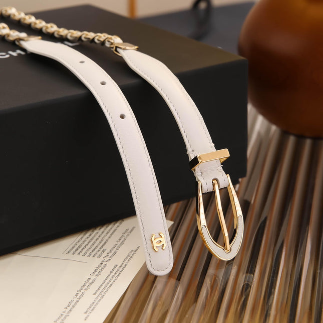CC CHAIN BELT WITH GOLD HARDWARE AND WHITE CALFSKIN