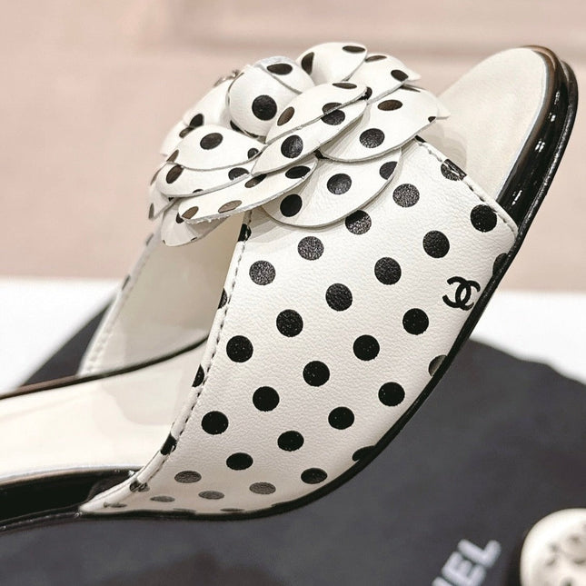 Double C New Camellia High Heel White/Black caro