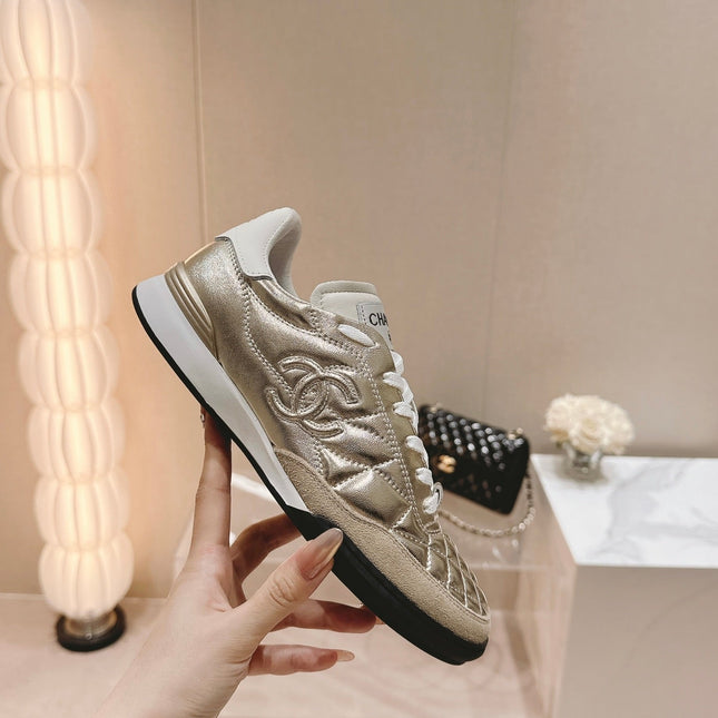 SNEAKERS IN GLOSSY GOLDEN LAMBSKIN