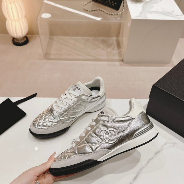SNEAKERS IN GLOSSY SILVER LAMBSKIN