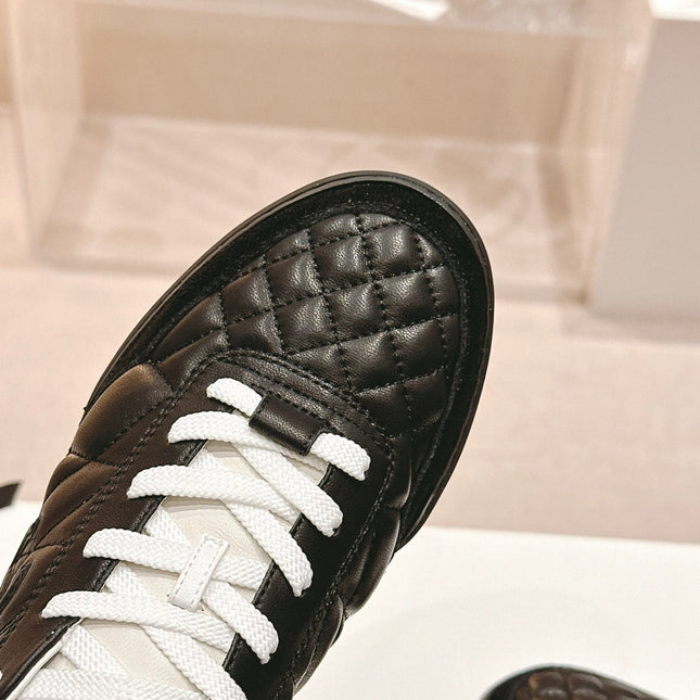 SNEAKERS IN GLOSSY BLACK LAMBSKIN