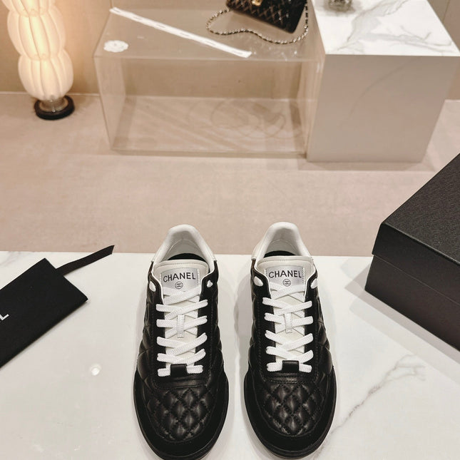 SNEAKERS IN GLOSSY BLACK LAMBSKIN