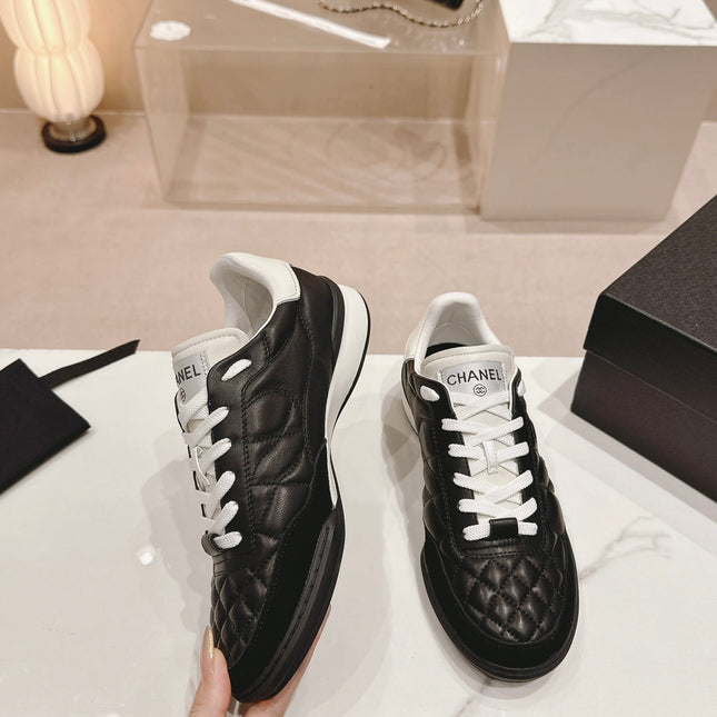 SNEAKERS IN GLOSSY BLACK LAMBSKIN