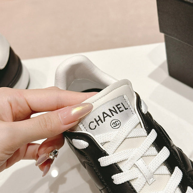 SNEAKERS IN GLOSSY BLACK LAMBSKIN