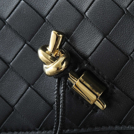 BOTTEGA VENETA 25S ANDIAMO POUCH 19 IN BLACK CALFSKIN GOLD HARDWARE