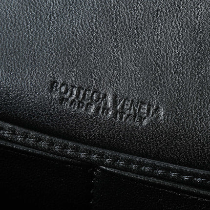 BOTTEGA VENETA 25S ANDIAMO POUCH 19 IN BLACK CALFSKIN GOLD HARDWARE