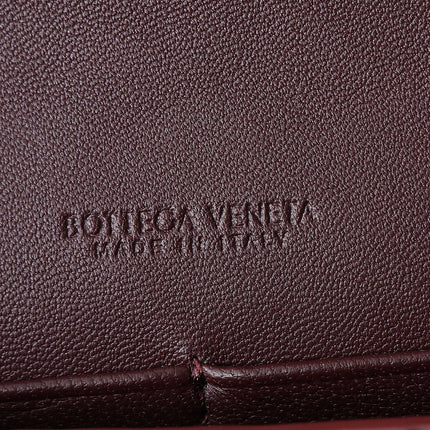 BOTTEGA VENETA 25S ANDIAMO POUCH 19 IN DEEP MAROON CALFSKIN GOLD HARDWARE