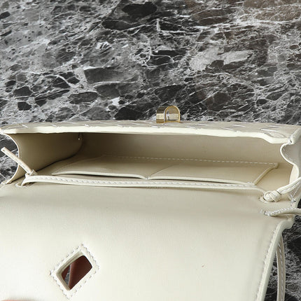 BOTTEGA VENETA 25S ANDIAMO POUCH 19 IN IVORY CALFSKIN GOLD HARDWARE