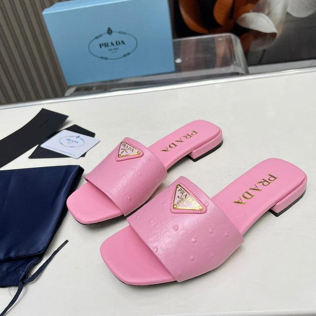 PRA SAFFIANO PATENT SLIDES OSTRICH MOTIF PINK CALFSKIN