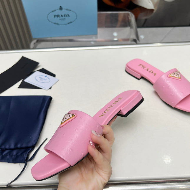 PRA SAFFIANO PATENT SLIDES OSTRICH MOTIF PINK CALFSKIN