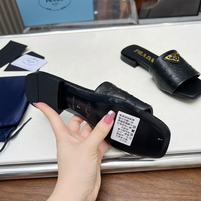 PRA SAFFIANO PATENT SLIDES OSTRICH MOTIF BLACK CALFSKIN