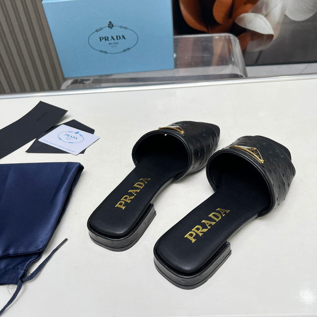PRA SAFFIANO PATENT SLIDES OSTRICH MOTIF BLACK CALFSKIN