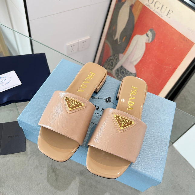 PRA SAFFIANO PATENT SLIDES TUSCAN CALFSKIN