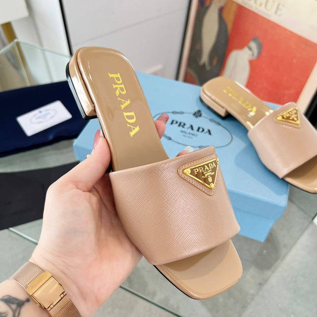 PRA SAFFIANO PATENT SLIDES TUSCAN CALFSKIN