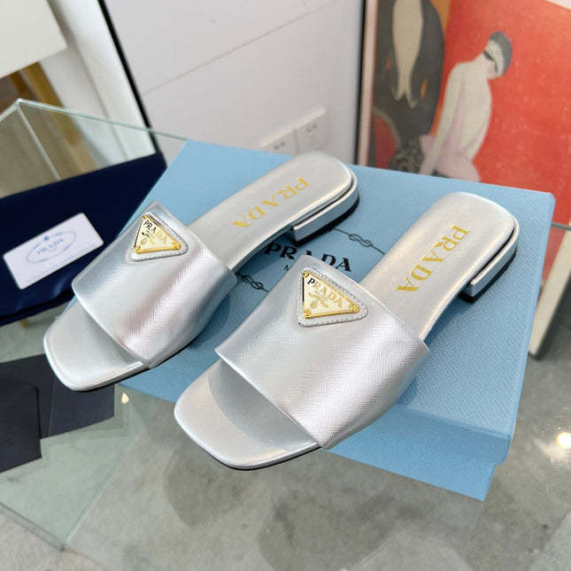 PRA SAFFIANO PATENT SLIDES SILVER CALFSKIN