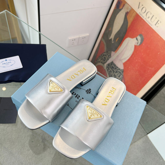 PRA SAFFIANO PATENT SLIDES SILVER CALFSKIN